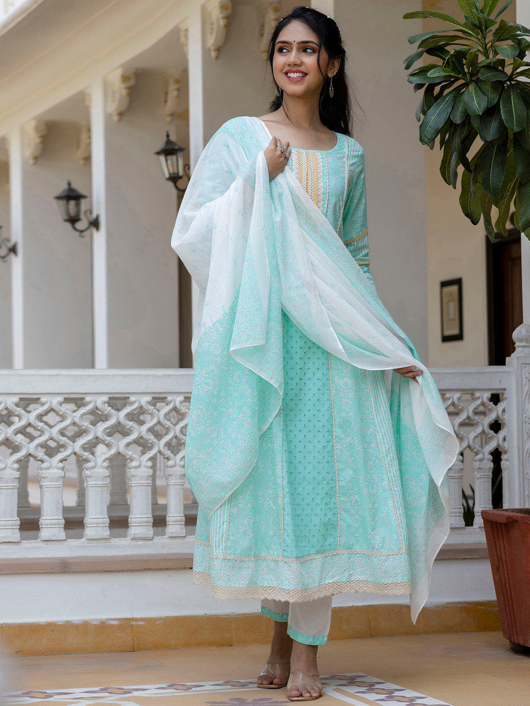

Sangria Women Floral Printed Panelled Gotta Patti Cotton Kurta with Trousers & Dupatta, Blue