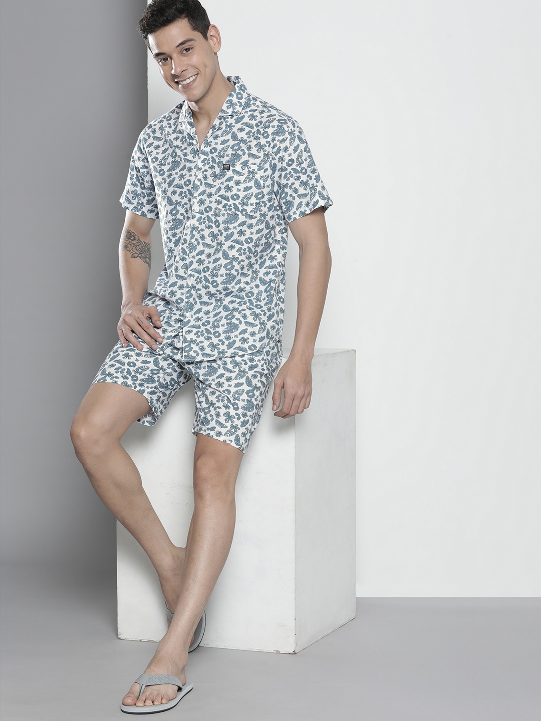 

The Indian Garage Co Men White Printed Night suit