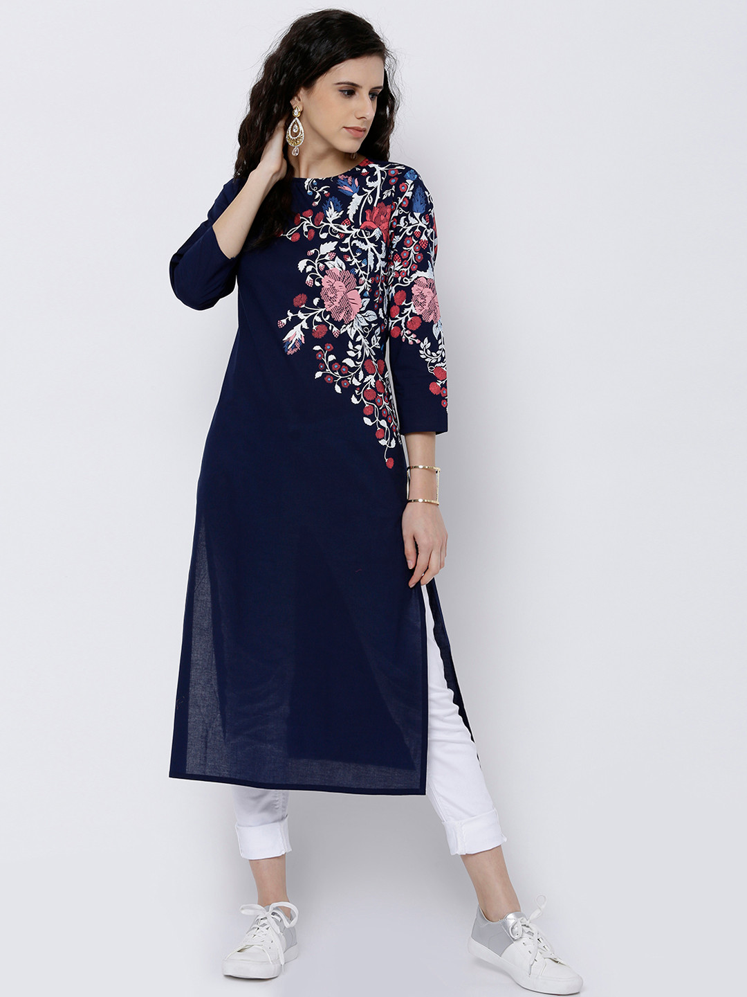 

Vishudh Women Navy Printed Straight Kurta, Navy blue