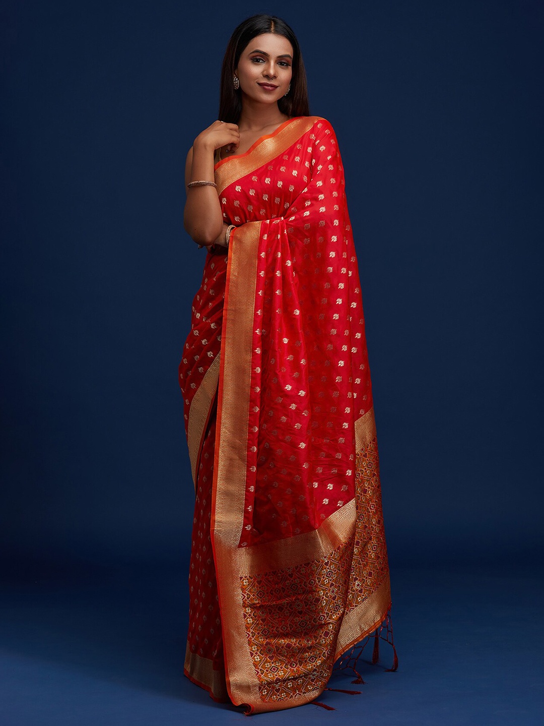 

Koskii Red & Gold-Toned Woven Design Zari Brocade Banarasi Saree