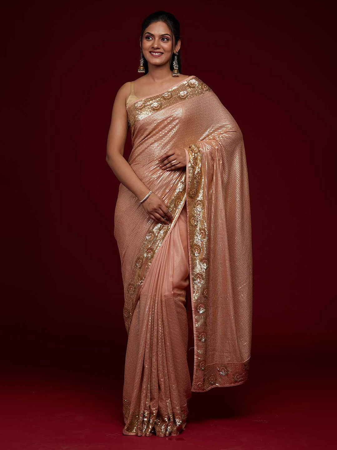 

Koskii Peach-Coloured & Gold-Toned Embellished Sequinned Saree