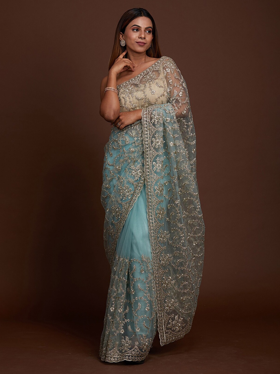 

Koskii Green & Gold-Toned Floral Embroidered Supernet Saree