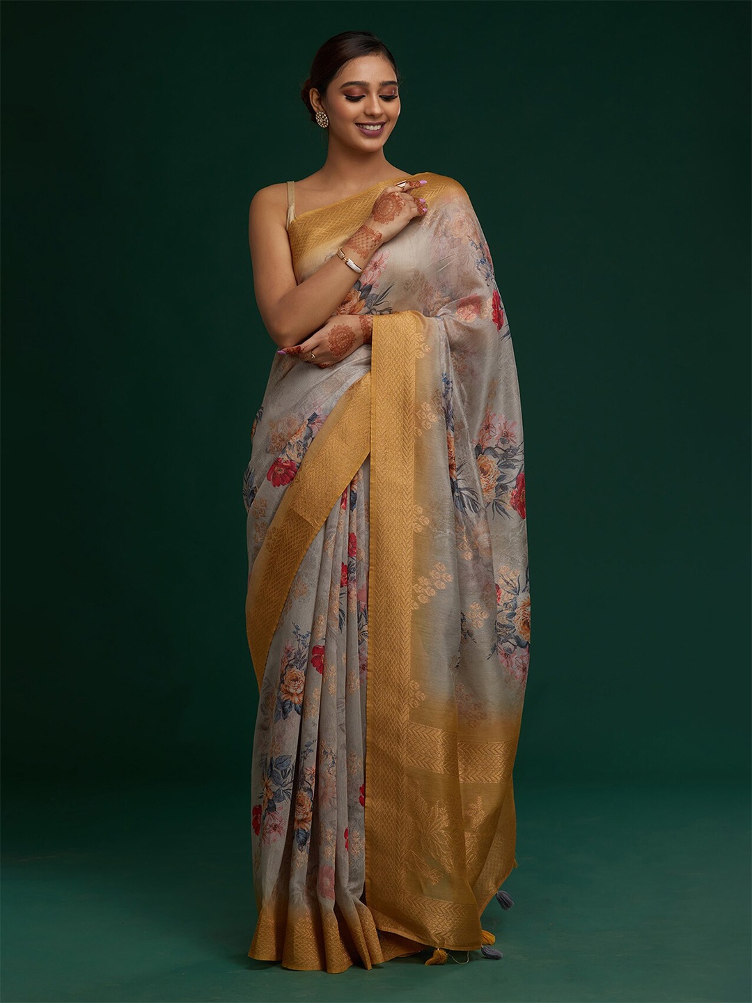 

Koskii Grey & Gold-Toned Floral Zari Art Silk Saree