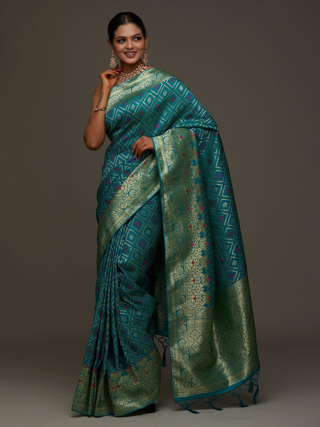 

Koskii Green & Pink Woven Design Zari Brocade Banarasi Saree