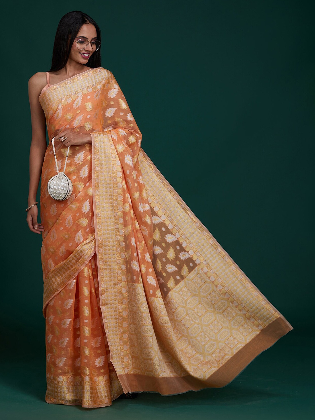

Koskii Peach-Coloured & Gold-Toned Woven Design Zari Art Silk Banarasi Saree