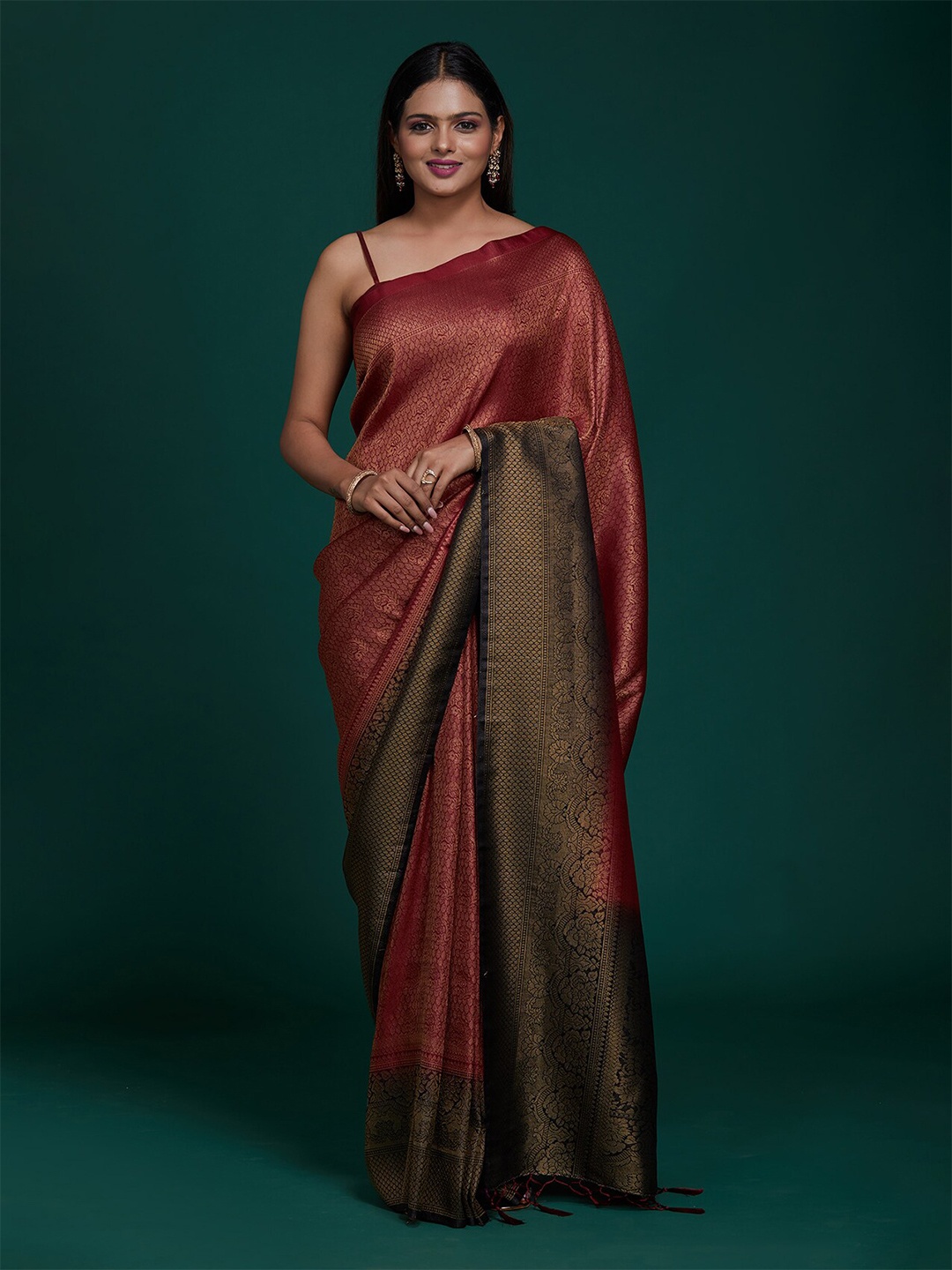 

Koskii Maroon & Gold-Toned Woven Design Zari Brocade Banarasi Saree