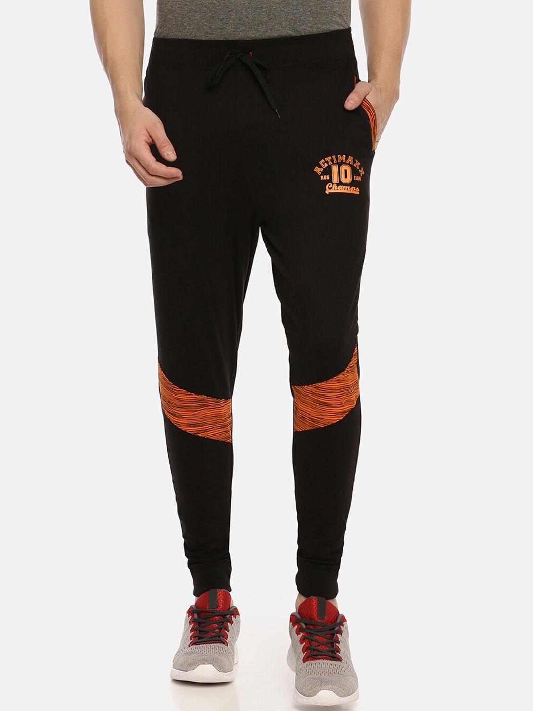 

ACTIMAXX Men Black Colourblocked Cotton Track Pants