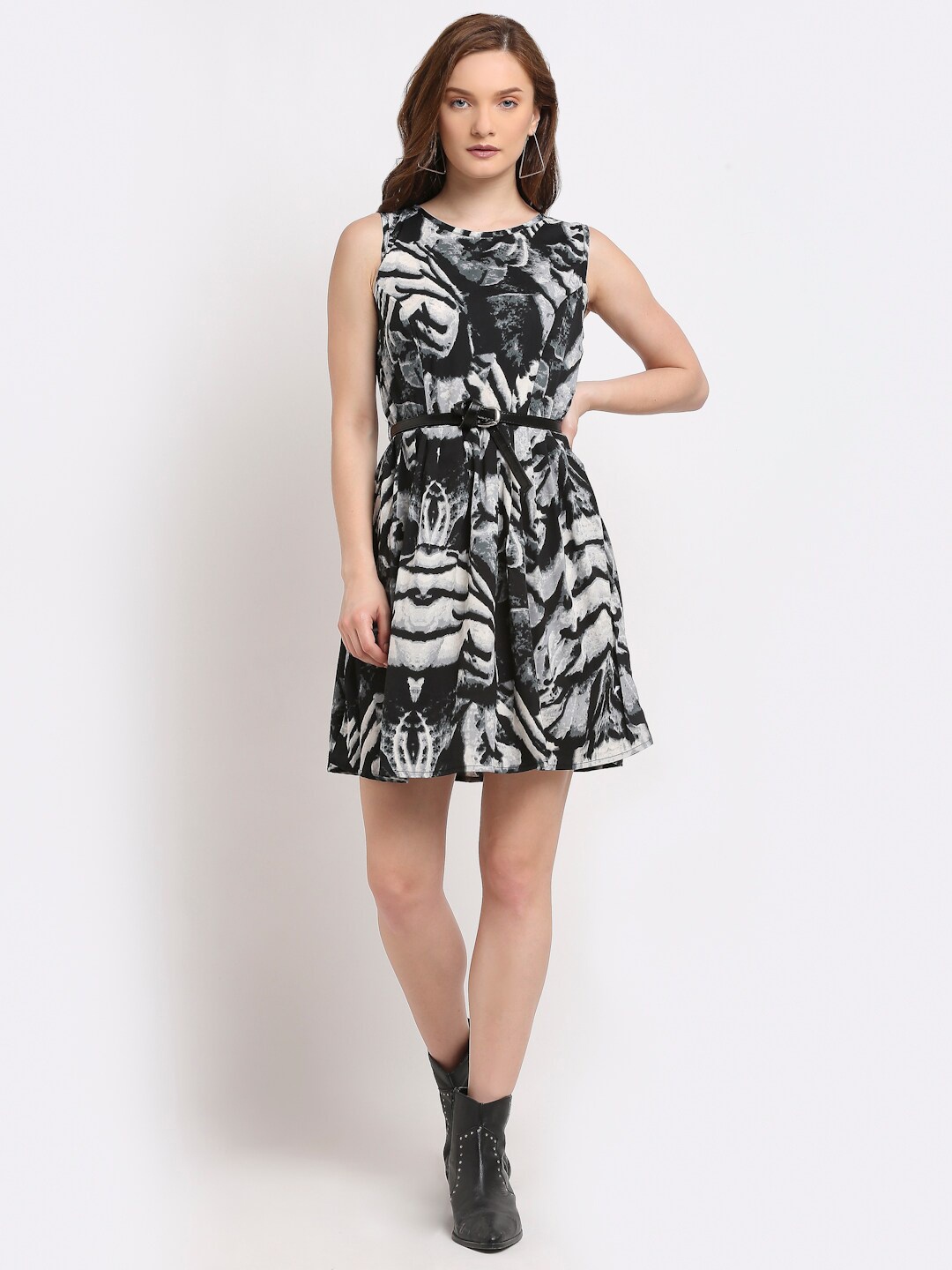 

La Zoire Black Crepe Dress