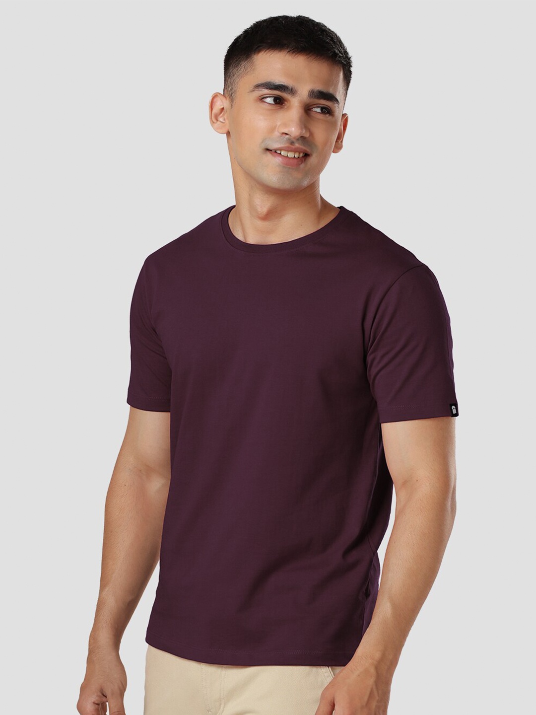 

The Souled Store Men Burgundy Solid Cotton T-shirt