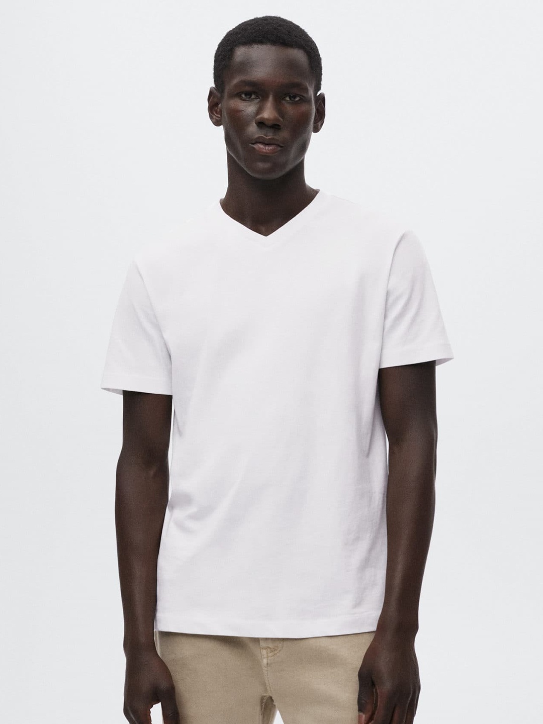 

MANGO MAN White Solid V-Neck T-shirt