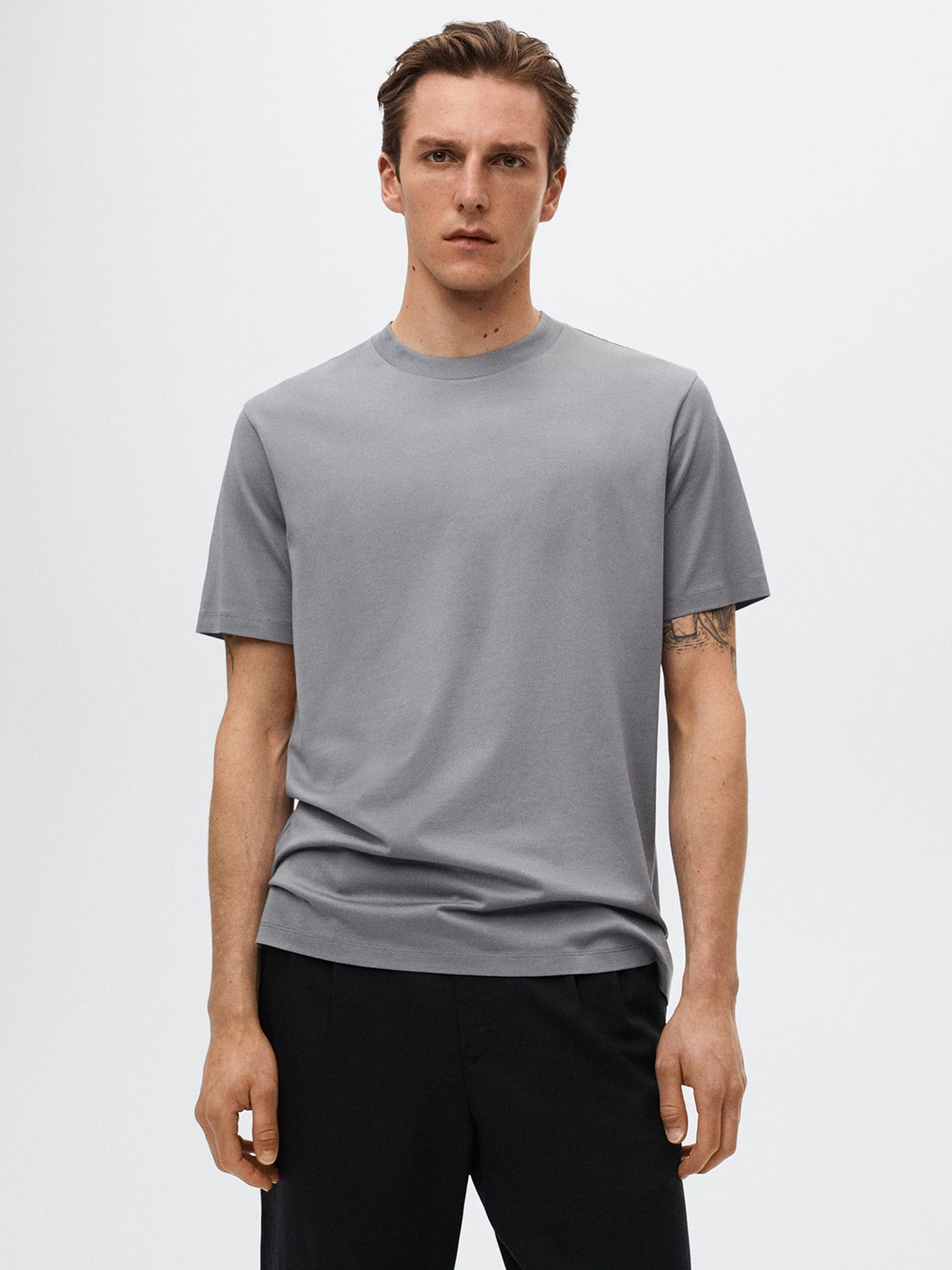 

MANGO MAN Men Grey Solid Mercerised Pure Cotton T-shirt