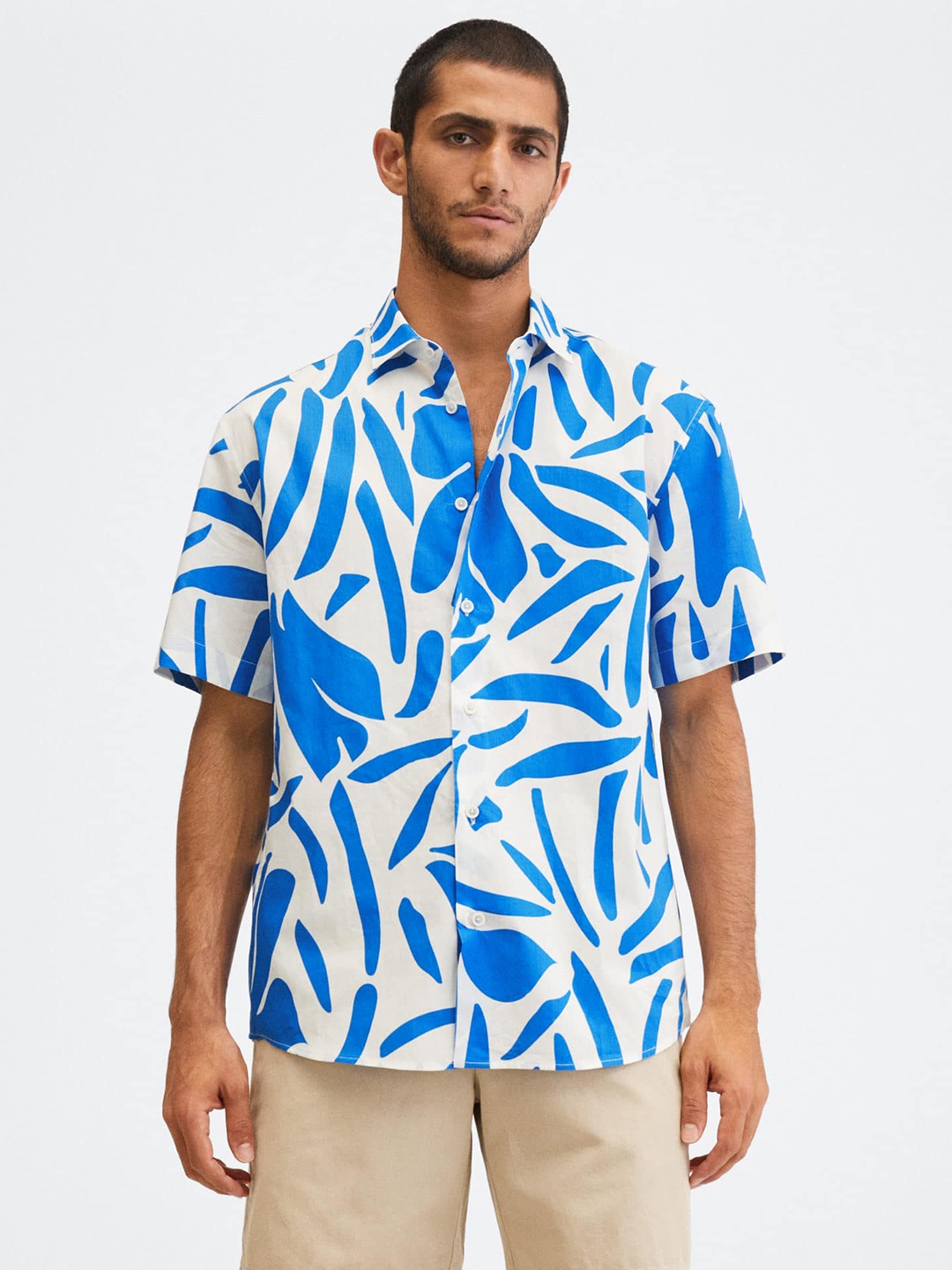

MANGO MAN White & Blue Pure Cotton Abstract Printed Casual Shirt