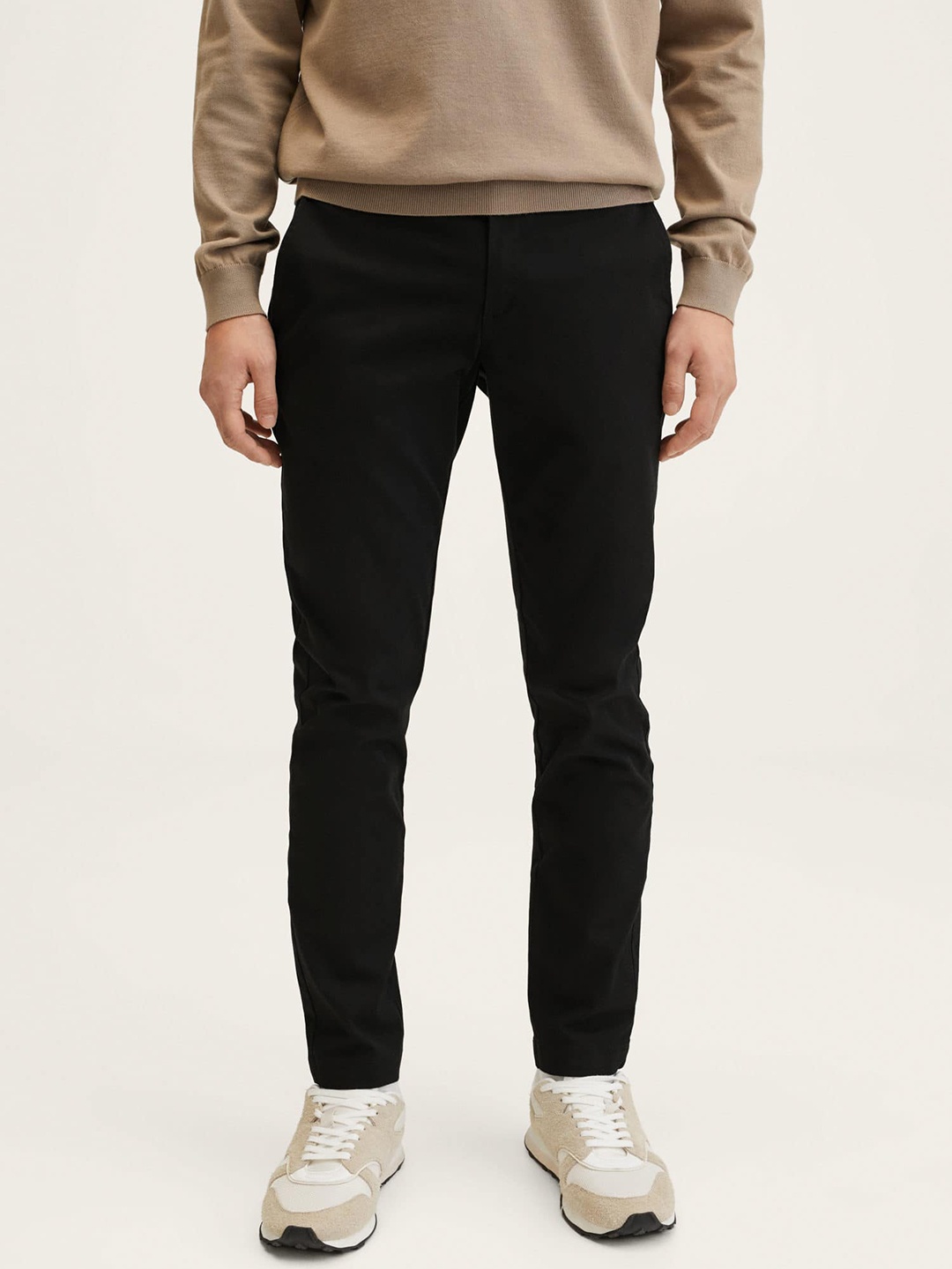 

MANGO MAN Men Black Solid Tapered Cropped Fit Trousers