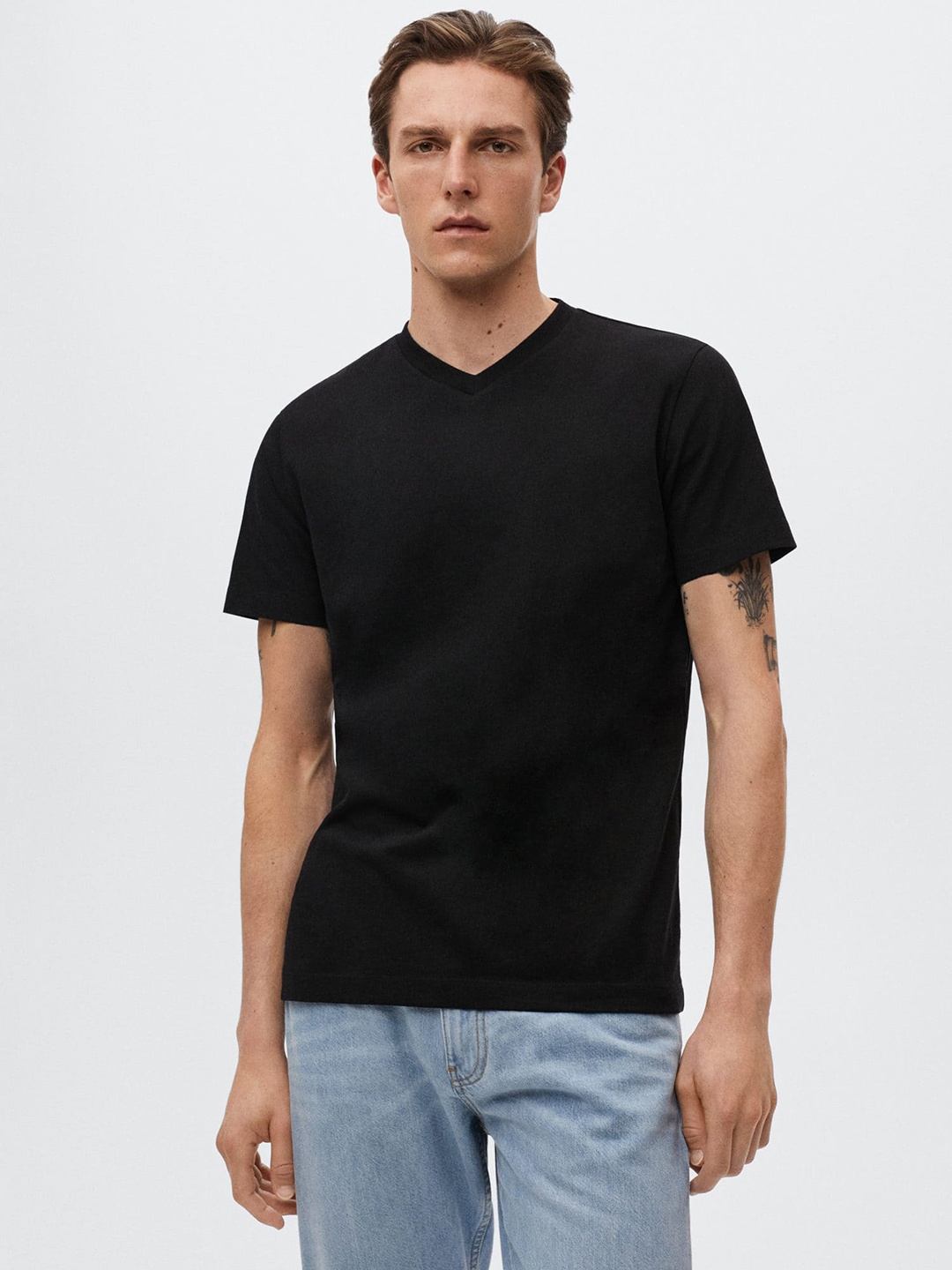 

MANGO MAN Black Solid Pure Cotton T-shirt