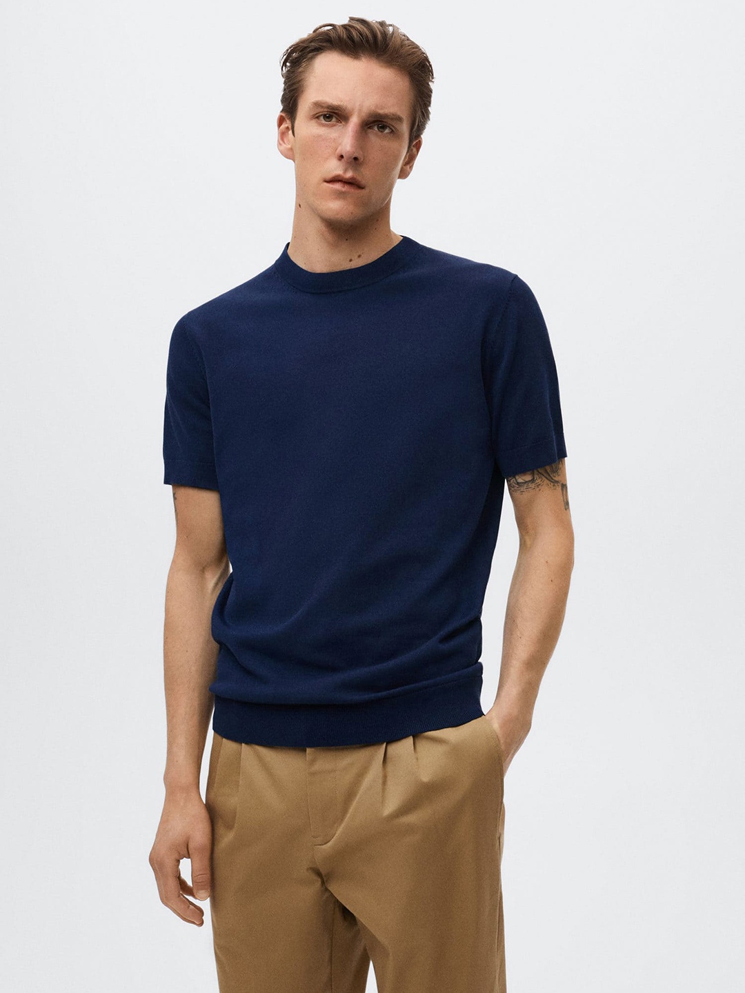

MANGO MAN Men Navy Blue Solid Knitted T-shirt