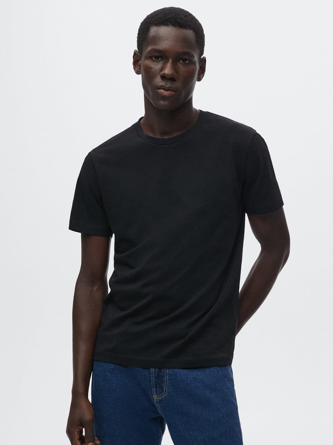 

MANGO MAN Men Black Solid Knitted Pure Cotton T-shirt