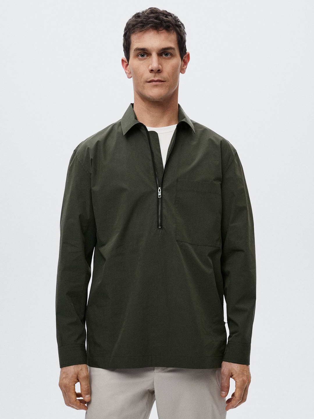 

MANGO MAN Olive Green Solid Casual Shirt