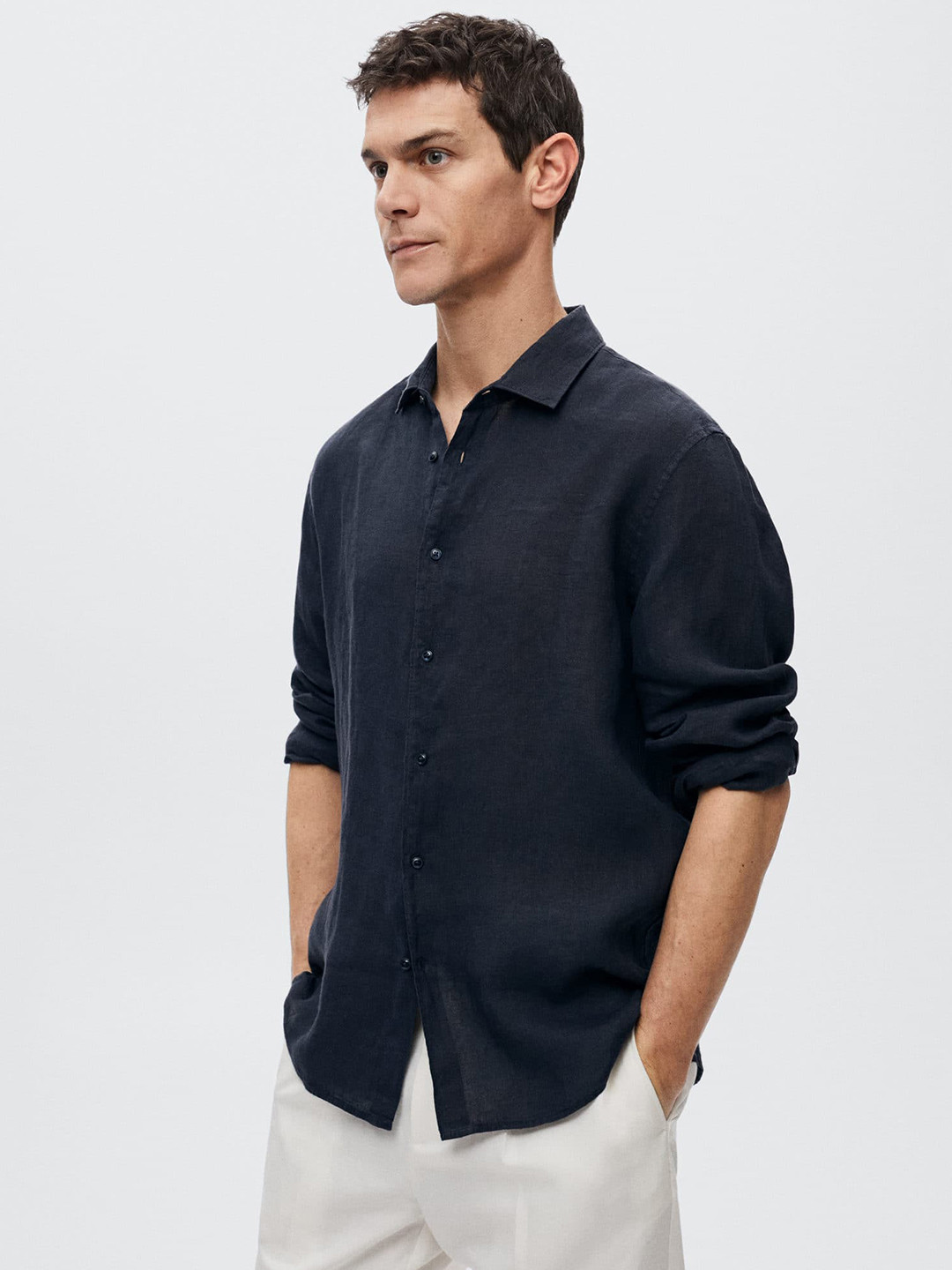 

MANGO MAN Navy Blue Linen Solid Casual Shirt
