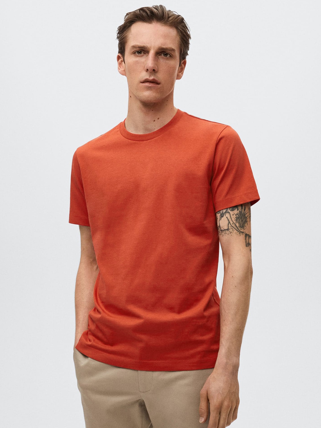 

MANGO MAN Red Coral Pure Cotton Solid T-shirt