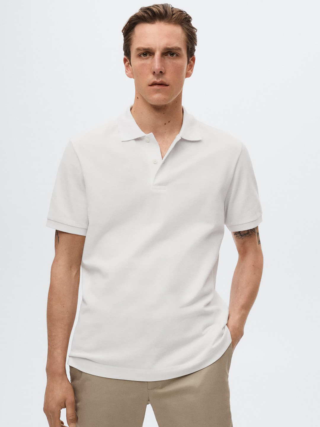 

MANGO MAN Men White Solid Pique Polo Collar Pure Cotton T-shirt