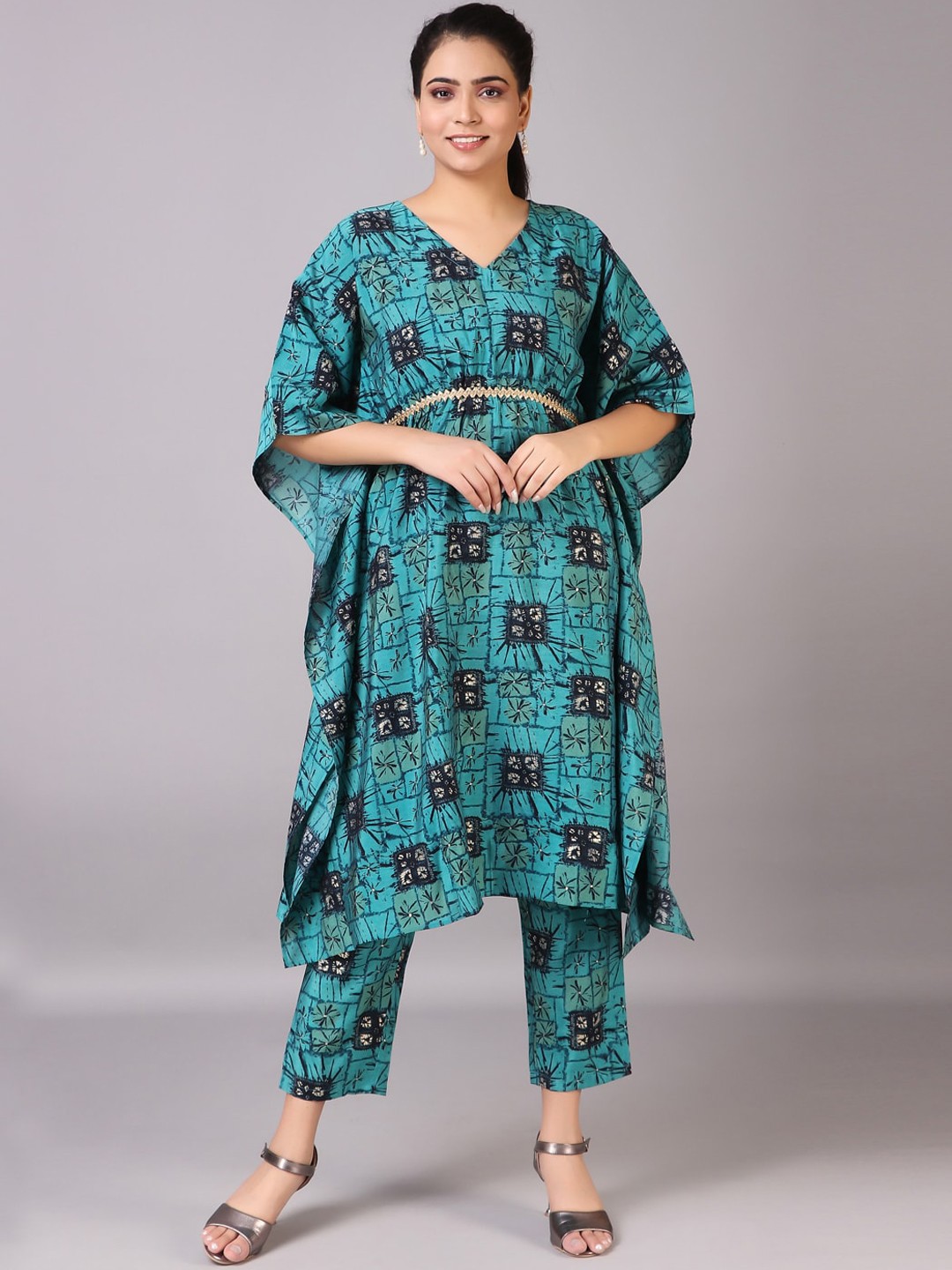 

V TRADITION Women Blue Printed Kurta Set
