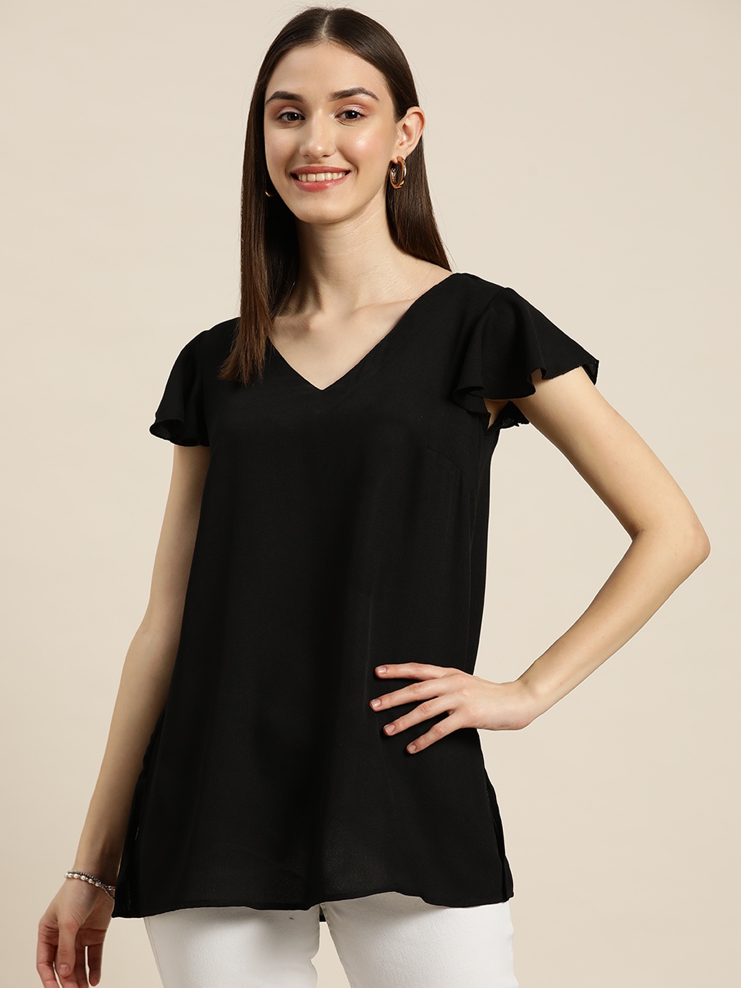 

Qurvii Black Flutter Sleeves Crepe Longline Top