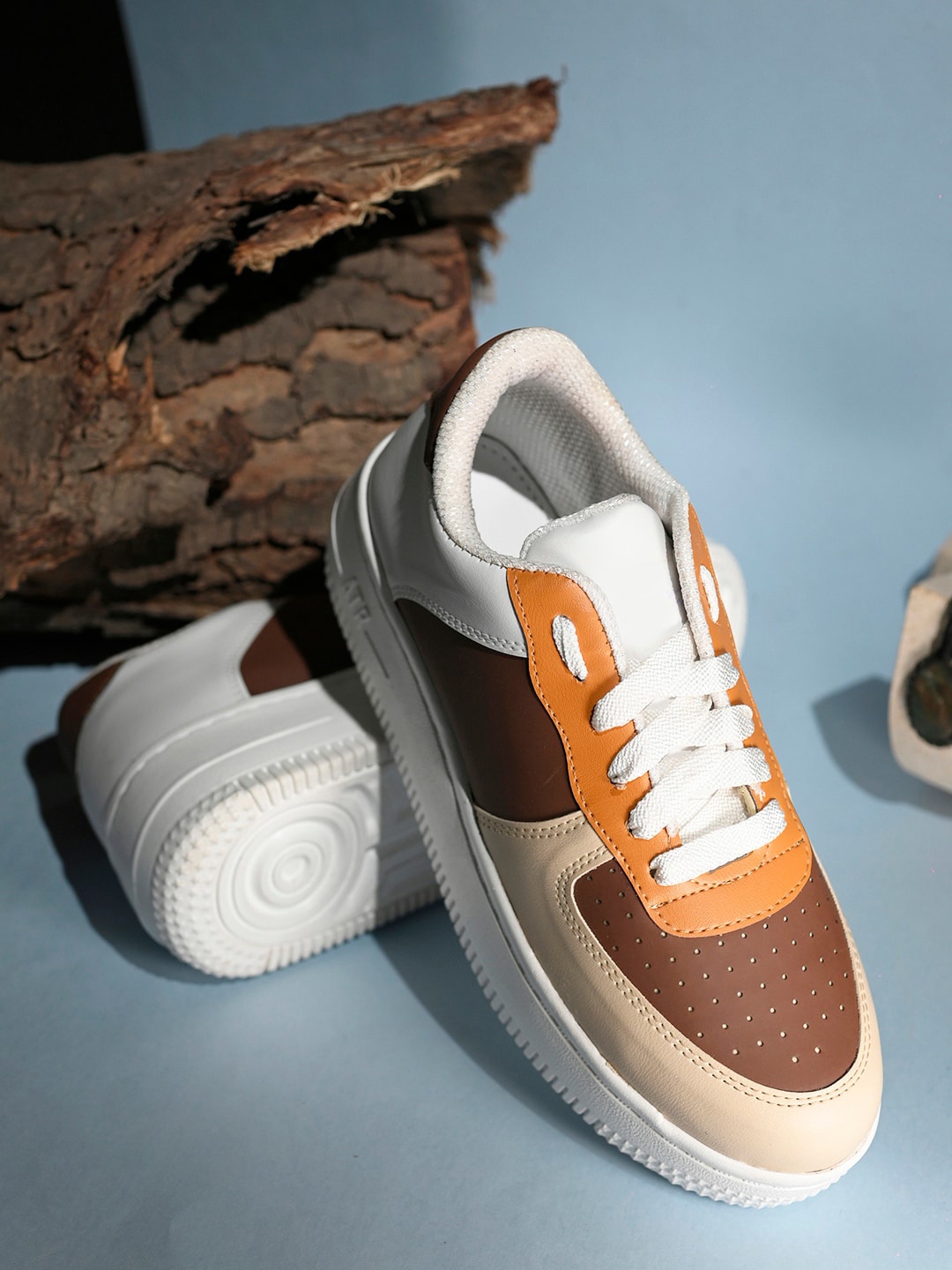 

Killer Women White Colourblocked Sneakers