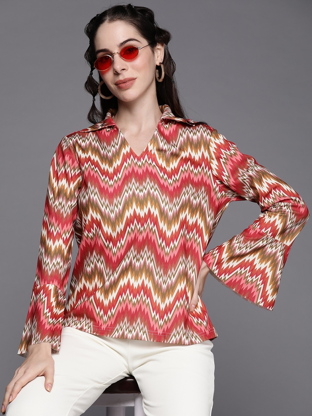 

SASSAFRAS Red & White Chevron Printed Bell Sleeves Top