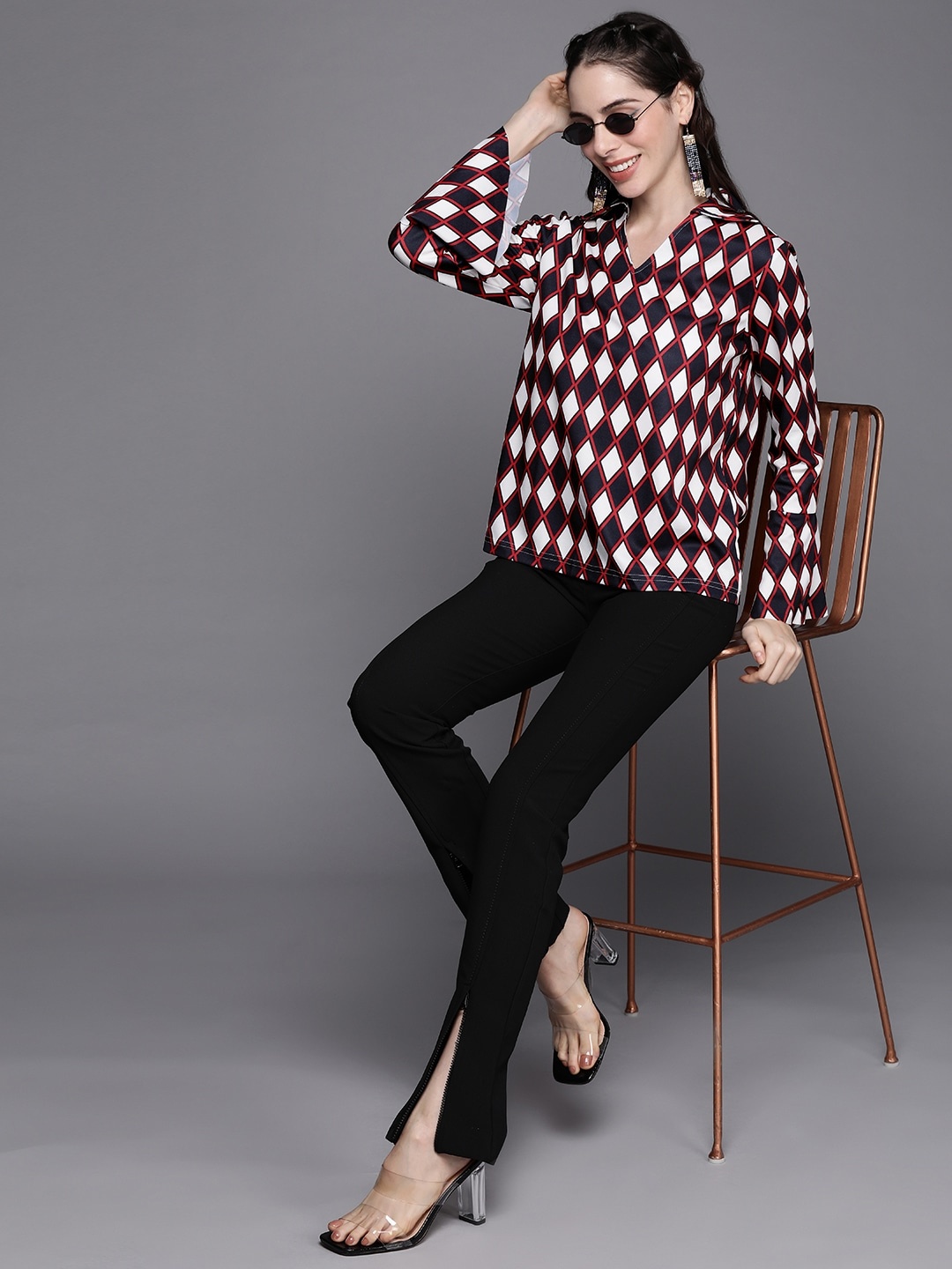 

SASSAFRAS Navy Blue & White Geometric Print Bell Sleeves Top