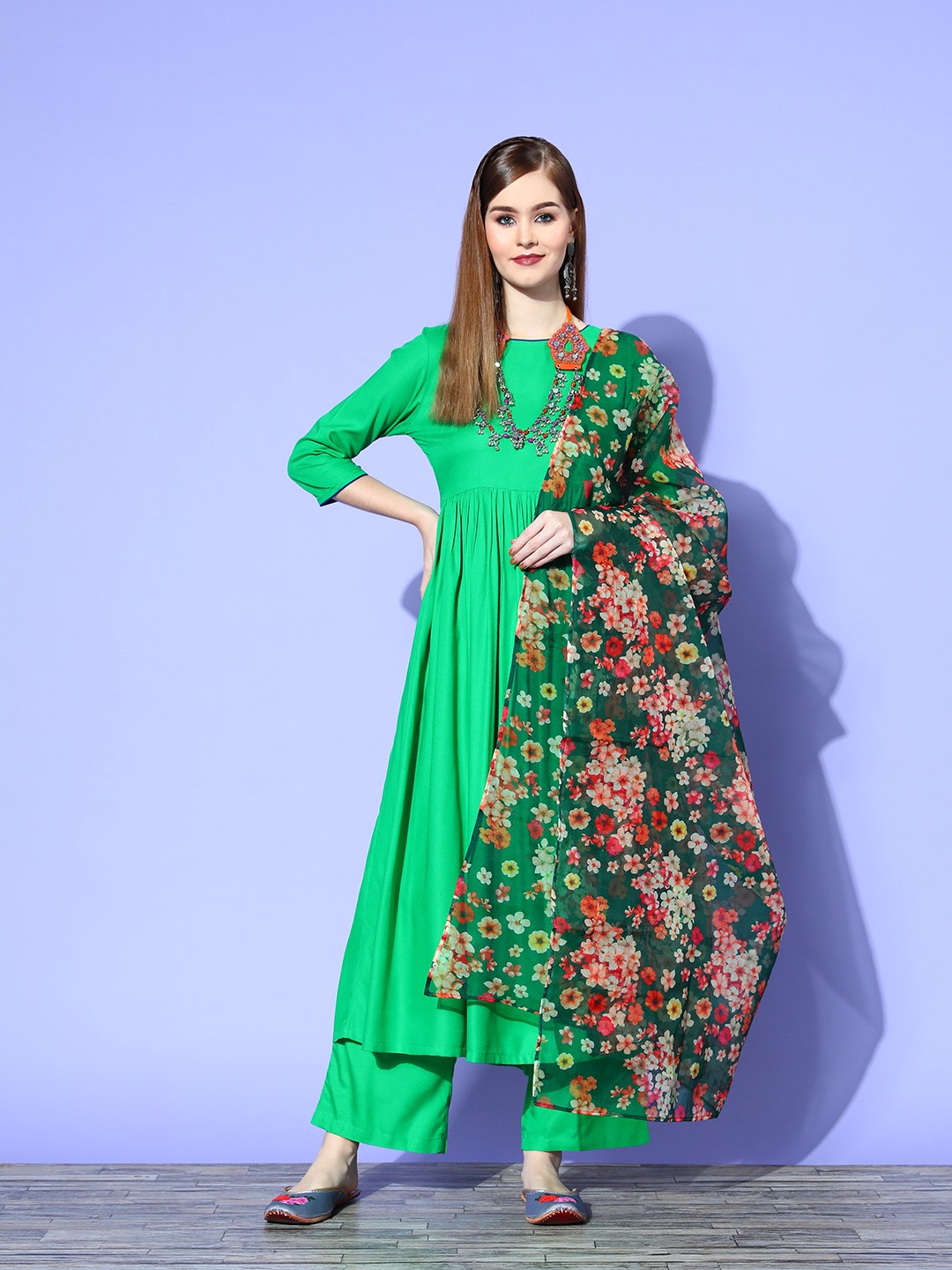 

InWeave Women Solid Viscose Rayon Volume Control Kurta Set, Green