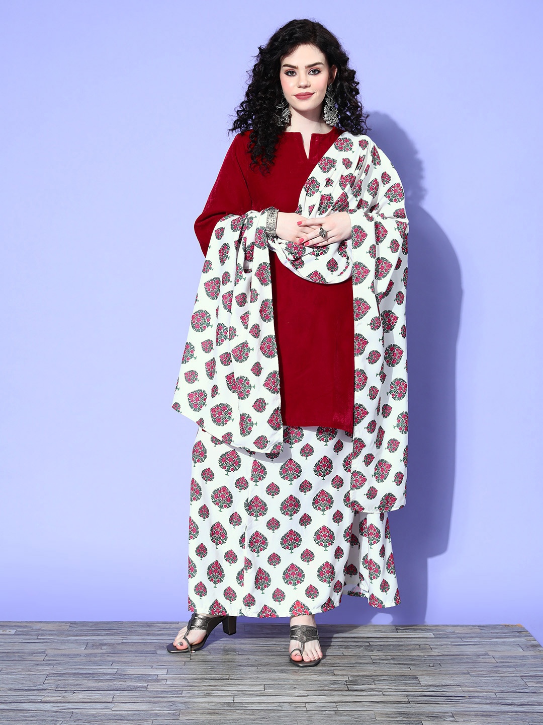 

InWeave Women Ethnic Motifs Velvet Velvet Kurta Set, Maroon
