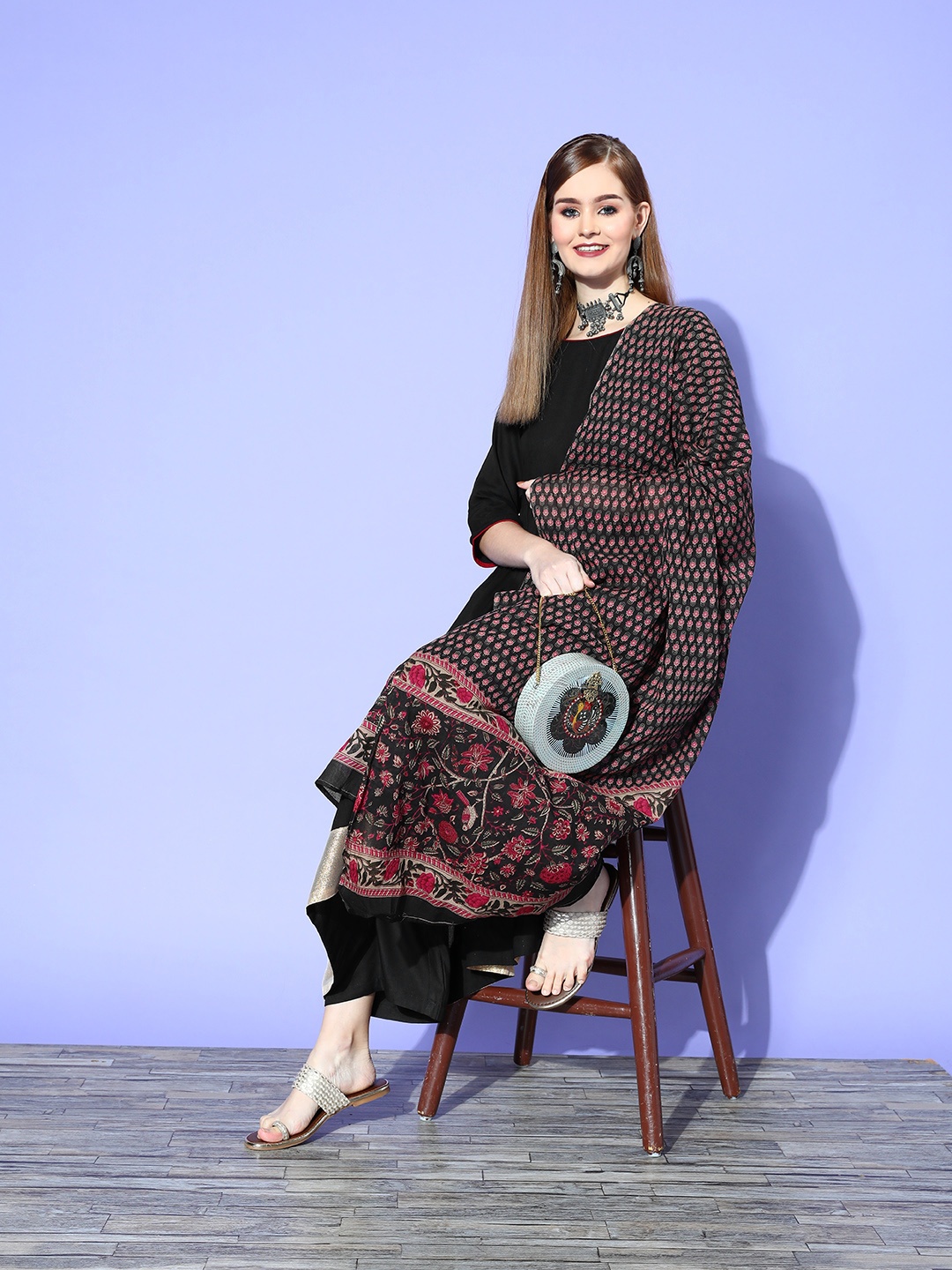 

InWeave Women Solid Viscose Rayon Volume Control Kurta Set, Black