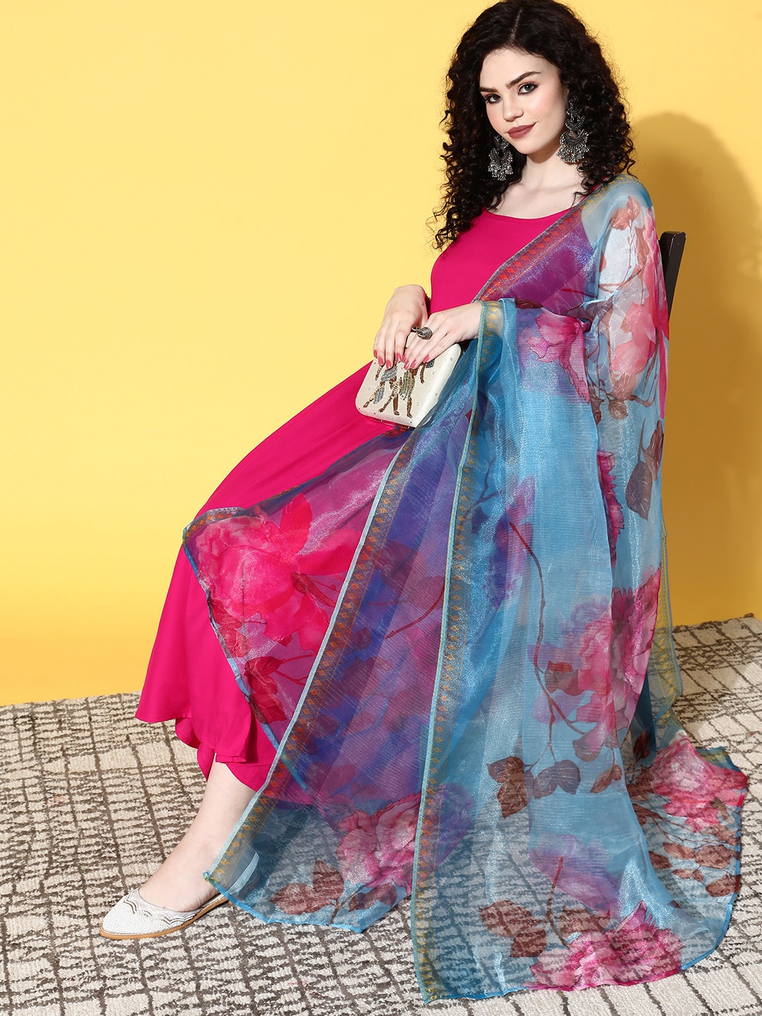 

InWeave Women Solid Viscose Rayon Spaghetti Straps Kurta Set, Fuchsia