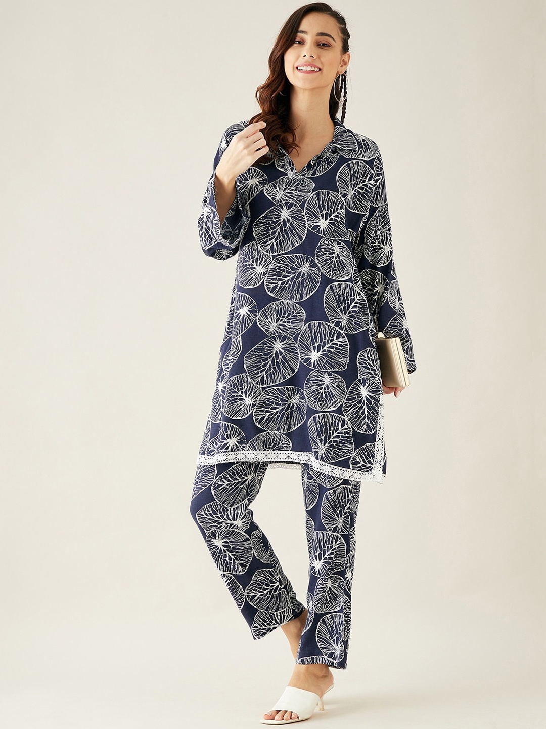 

The Kaftan Company Women Printed Kurta With Trouser Set, Navy blue