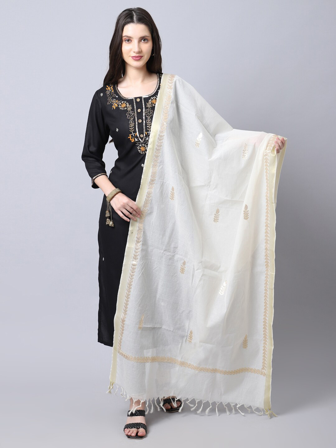 

Miaz Lifestyle White & Gold-Toned Printed Block Print Dupatta