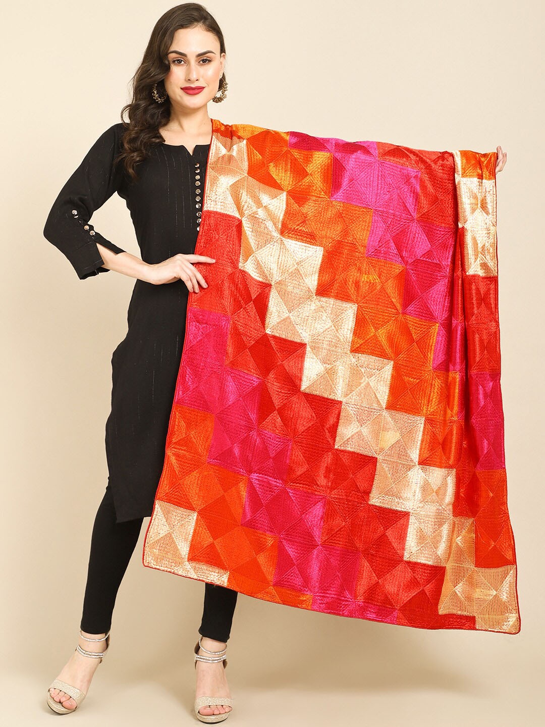 

Miaz Lifestyle Women Orange & Gold-Toned Embroidered Block Print Dupatta