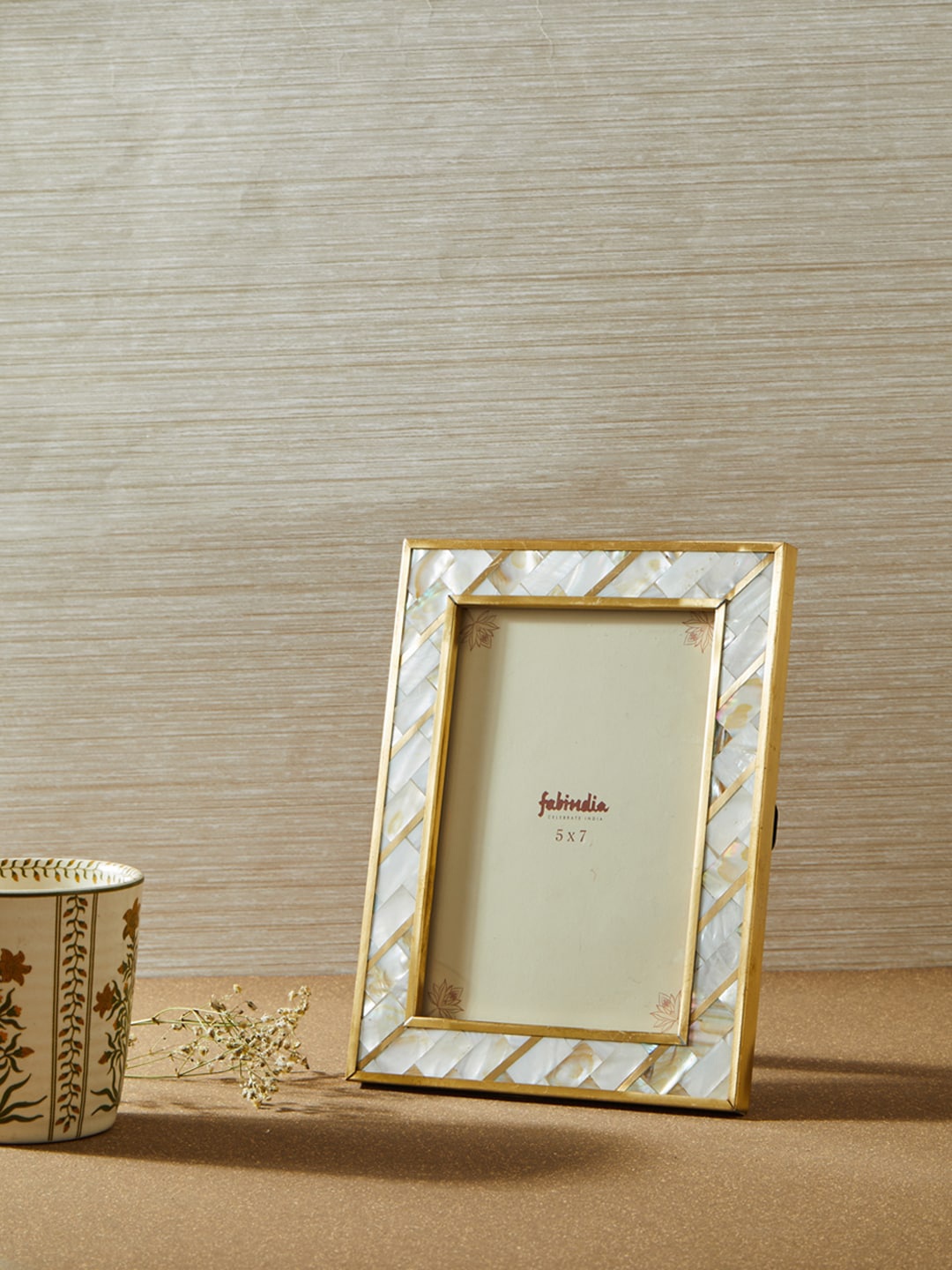 

Fabindia White & Gold-Toned Textured Wooden Photo Frame