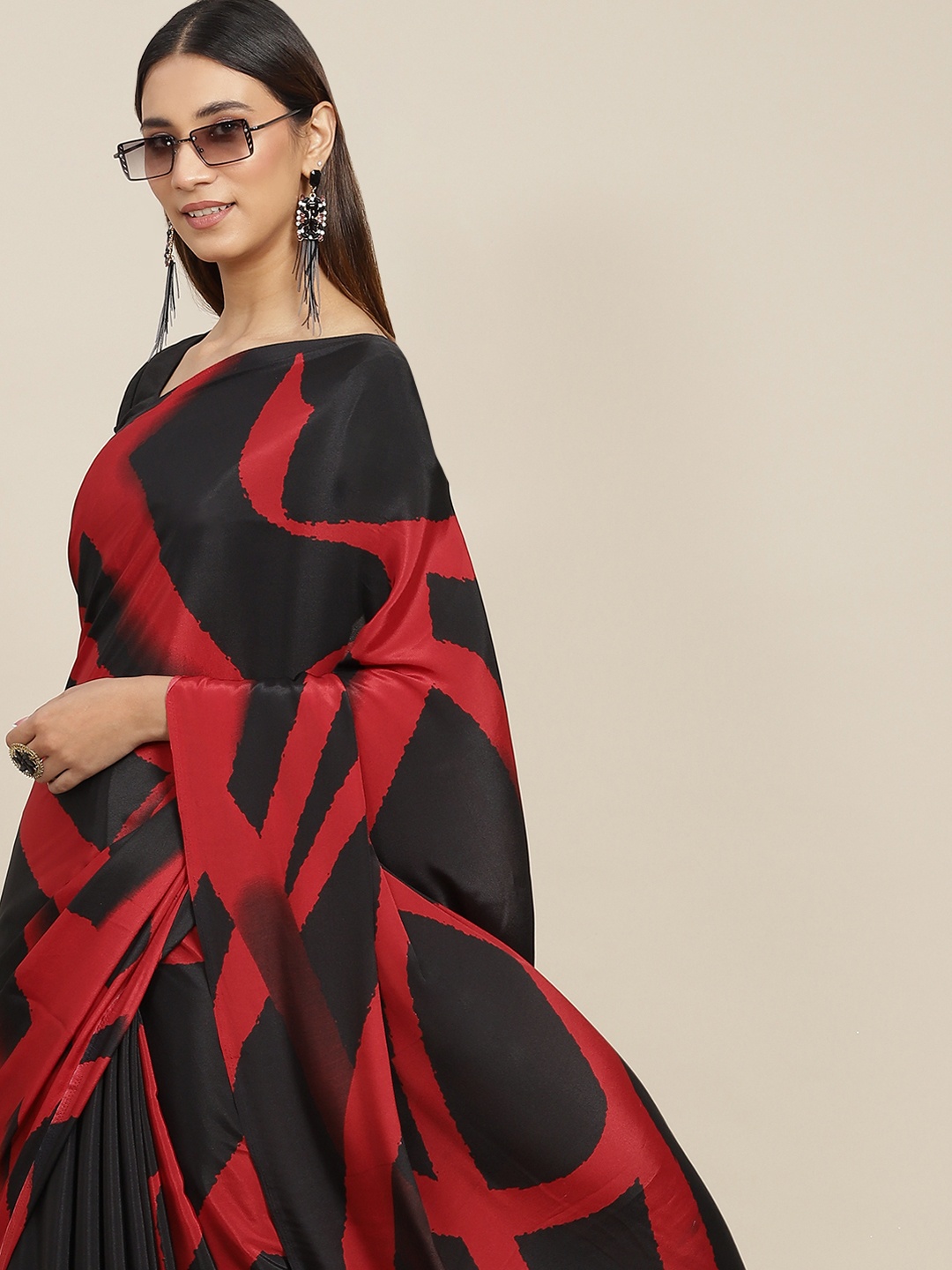 

Tikhi Imli Black & Red Printed Saree