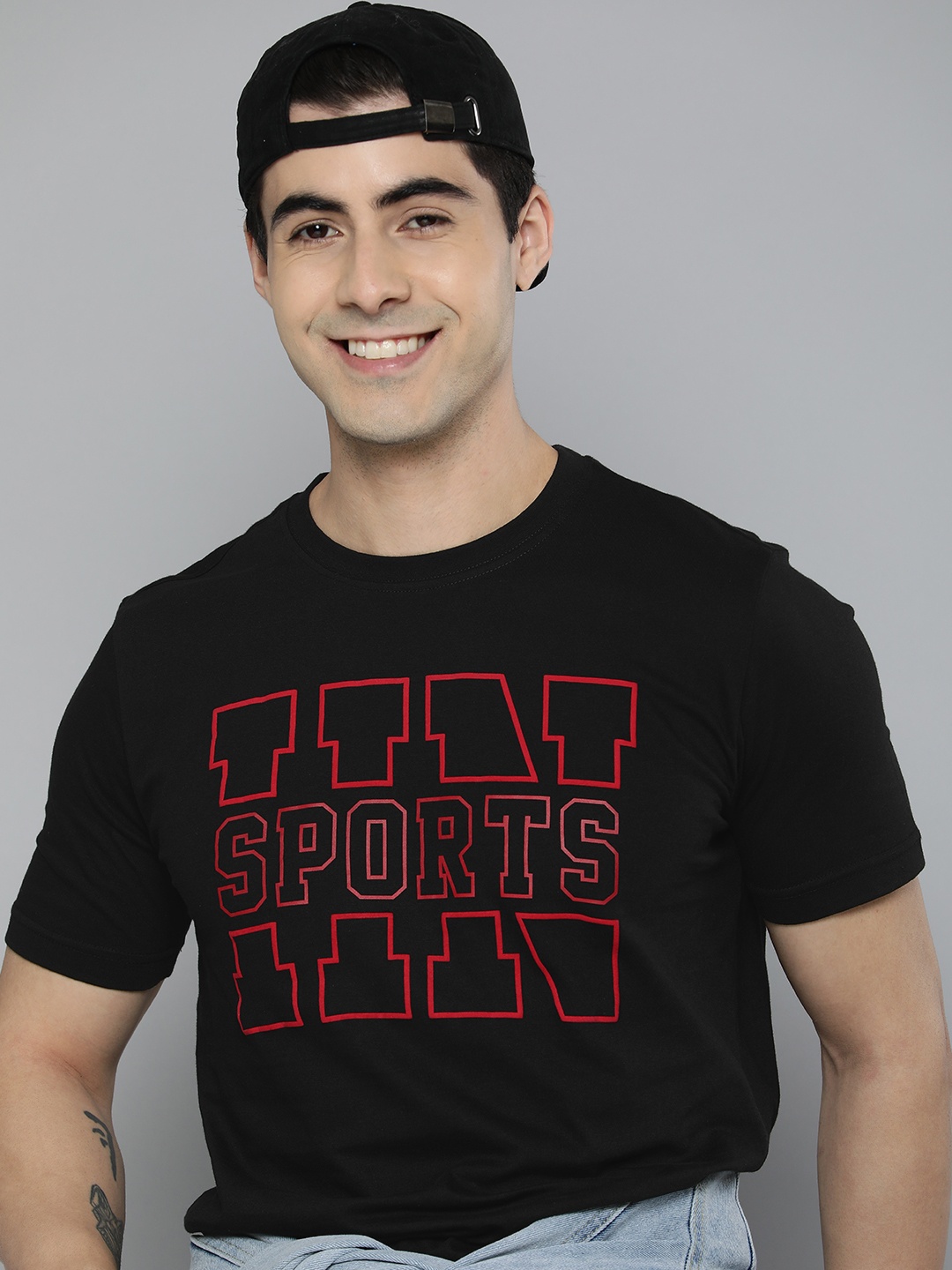 

HERE&NOW Men Black & Red Typography Printed Pure Cotton T-shirt