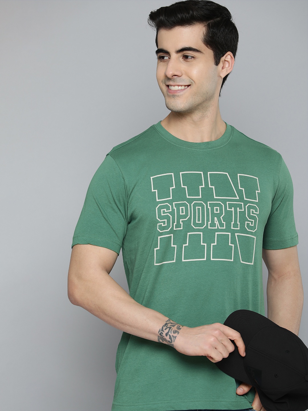 

HERE&NOW Men Green & White Typography Printed Pure Cotton T-shirt