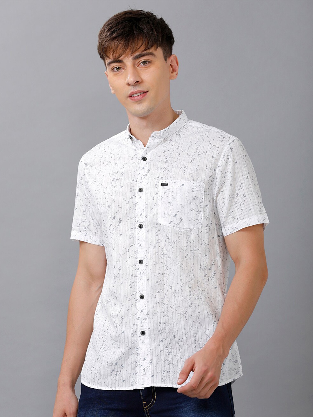 

IDENTITI Men White Comfort Slim Fit Printed Casual Shirt