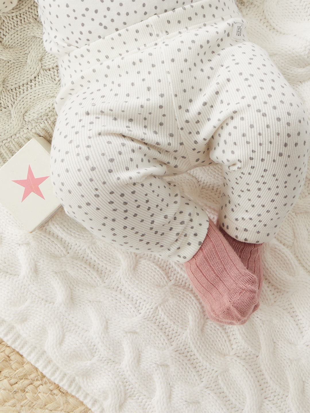 

Marks & Spencer Girls White Printed Leggings