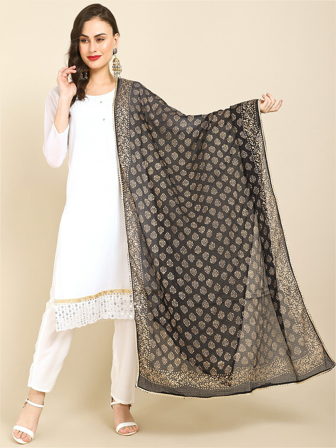 

Miaz Lifestyle Navy Blue & Gold-Toned Printed Art Silk Bandhani Dupatta with Phulkari