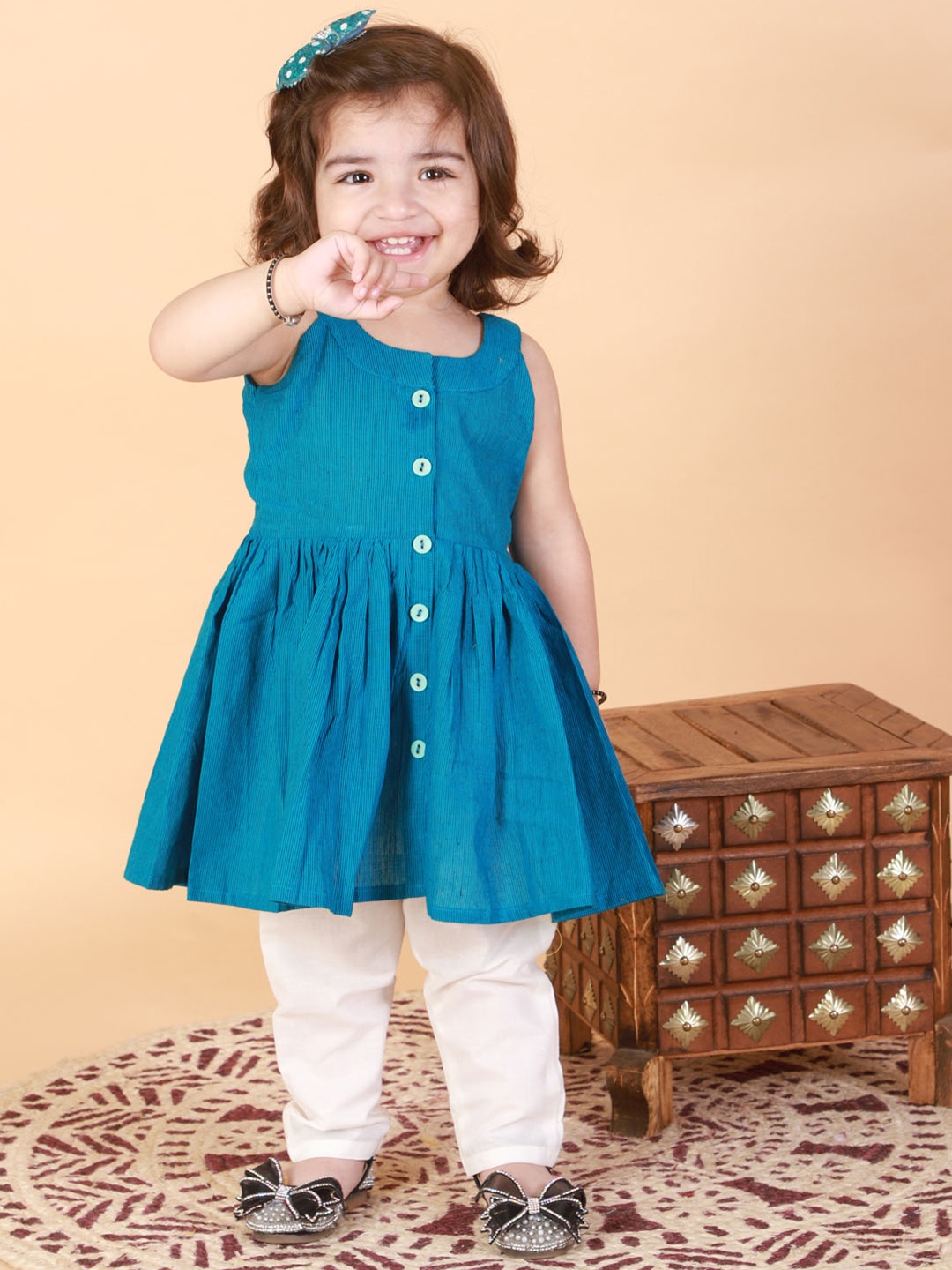 

VASTRAMAY Girls Blue Panelled Pure Cotton Kurti with Trousers