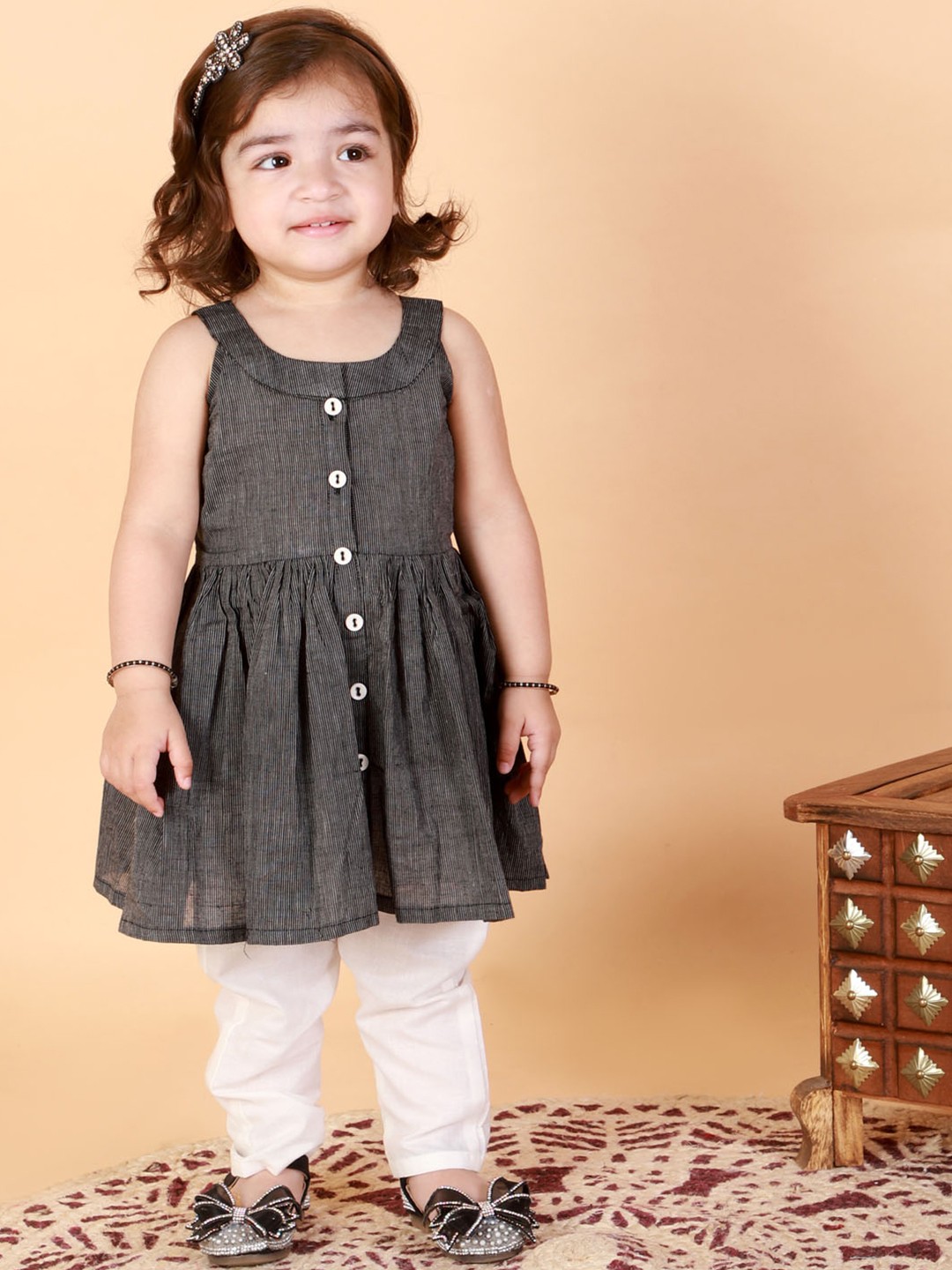 

VASTRAMAY Girls Black Pure Cotton Kurti with Pyjamas