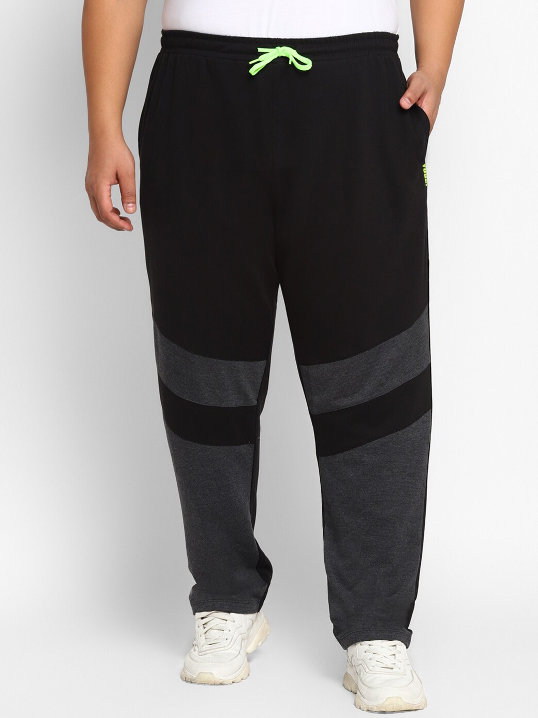 

Yuuki Men Black Solid Track Pant