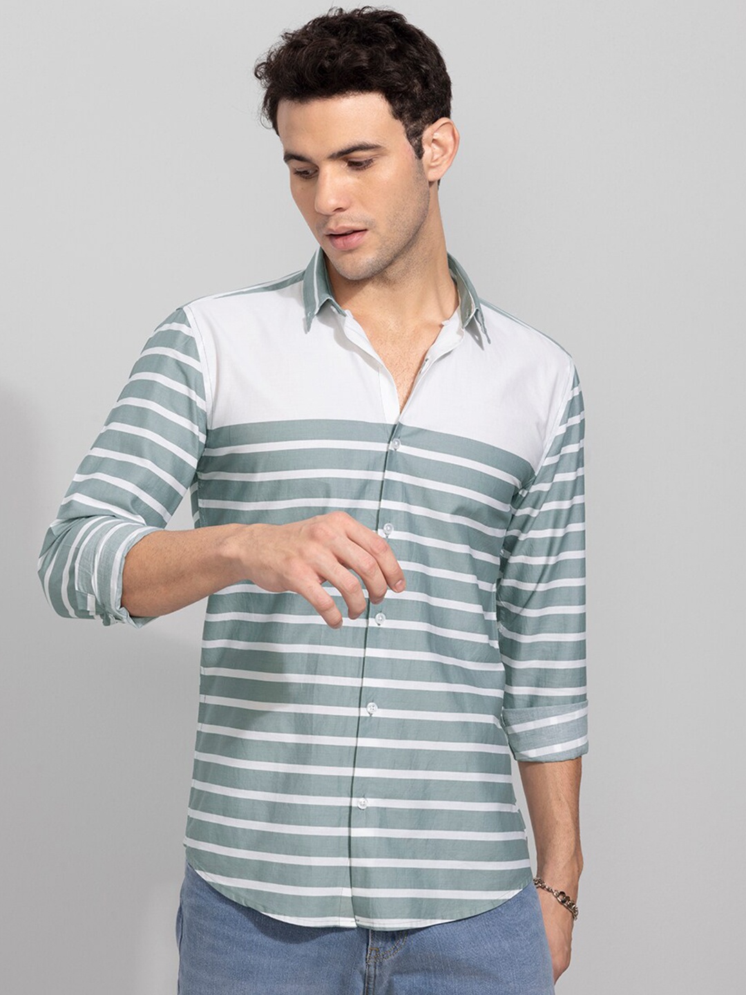 

Snitch Men Grey Slim Fit Horizontal Stripes Striped Casual Shirt