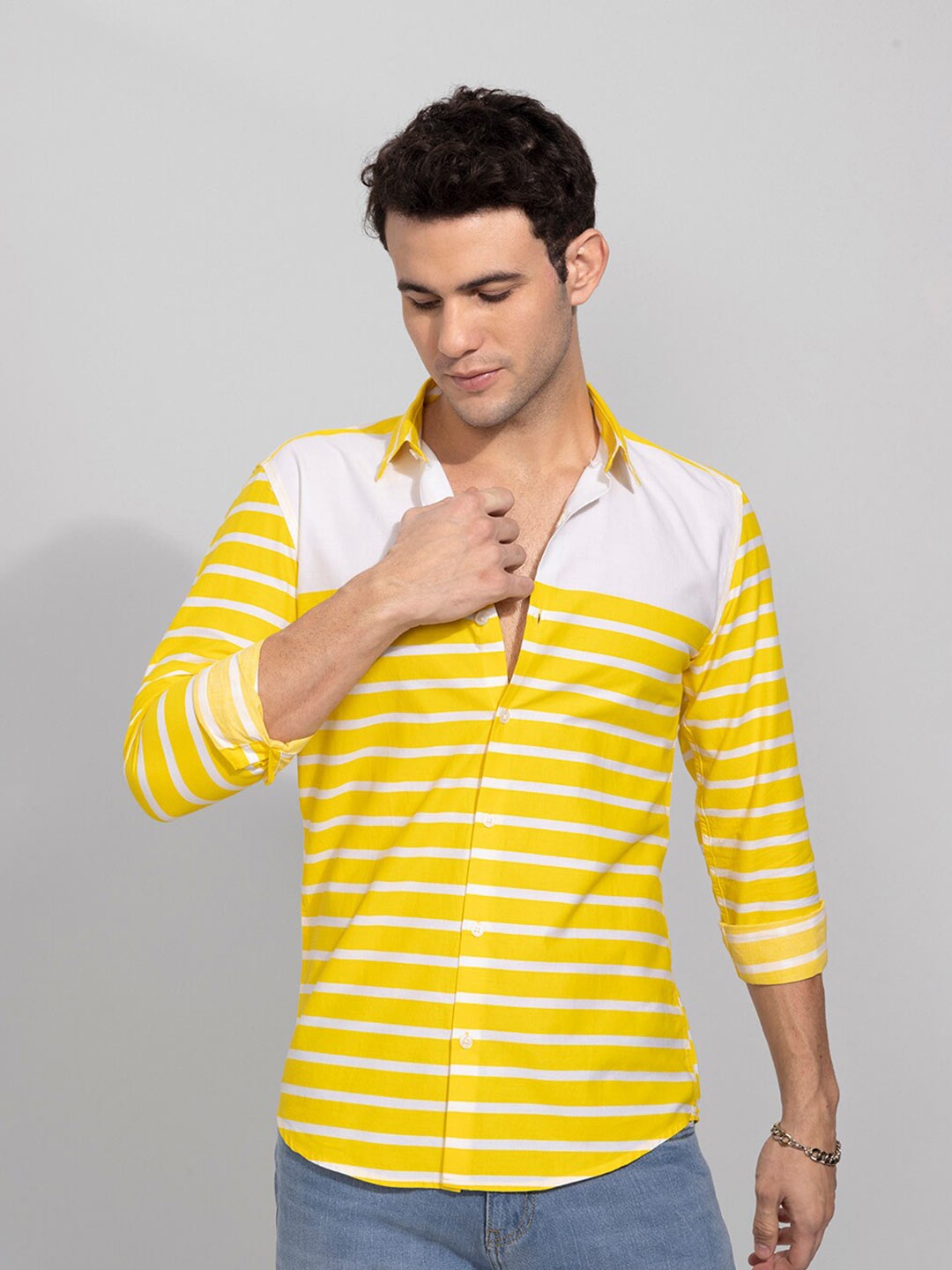 

Snitch Men Yellow Slim Fit Striped Casual Shirt