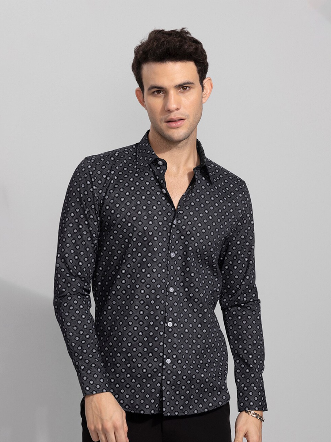 

Snitch Men Grey Slim Fit Printed Casual Shirt