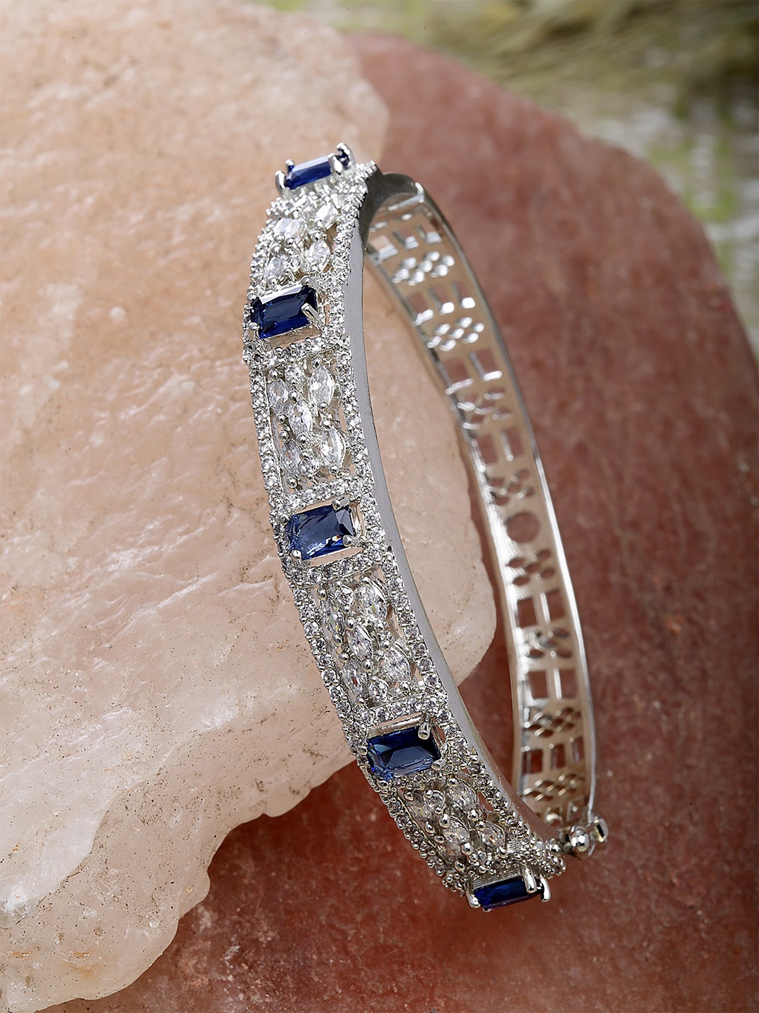 

KARATCART Silver-Plated Blue AD-Studded Bangle